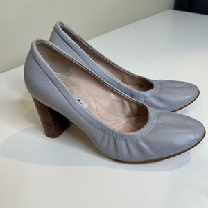 CLARKS NARRATIVE ROUND TOES BLOCK HEEL PUMPS